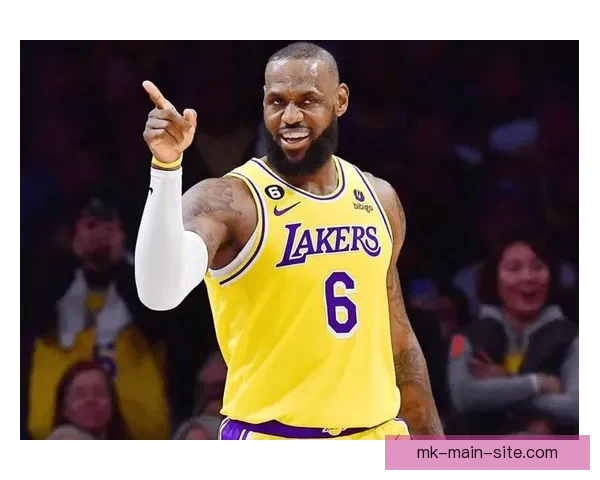 老詹惊艳蜕变无球终结者新角色获球迷热烈点赞